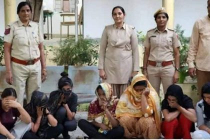 गुप्त कमरे में 8 लड़कियां और सिर्फ एक लड़का, अंदर