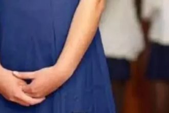 तीन छात्रों संग क्लास में संबंध बना रही थी छात्रा