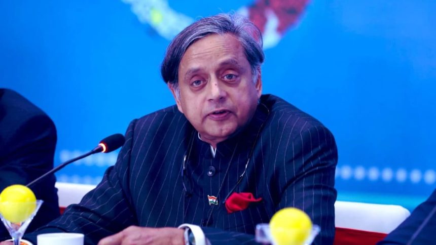 Shashi Tharoor 1.jpg