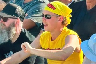 Fan Dresses Up As Hulk Hogan At Ind Vs Eng 4th Test 2025.jpg