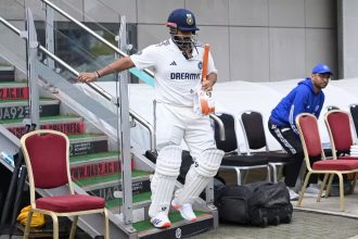 Rishabh Pant Walks Out To Bat With Foot Injury 1.jpg