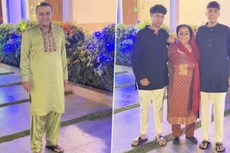 Virender Sehwag With Family.jpg