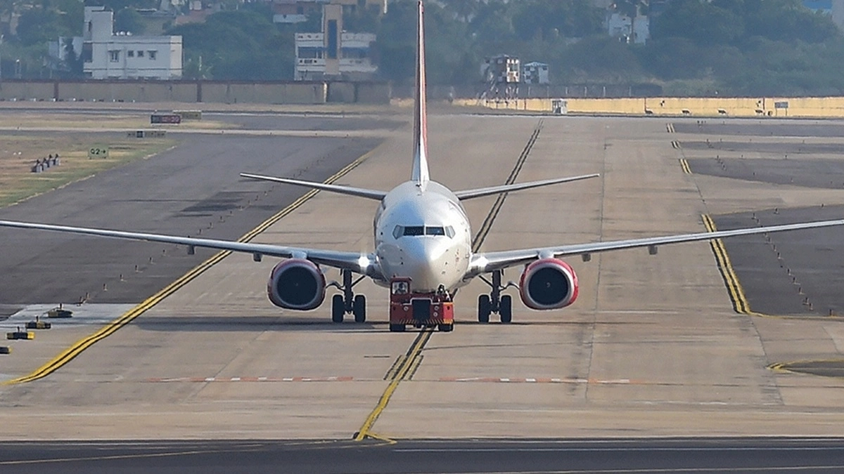 Pune Airport Runway.jpg