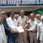 तिल्दा नेवरा : 6 वर्षीय बच्ची से हैवानियत के आरोपी के खिलाफ फूटा साहू समाज का गुस्सा, फांसी देने की मांग को लेकर दिया ज्ञापन