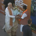 बंगाल की जीत के बाद बीजेपी मुख्यालय पहुंचे पीएम मोदी, कार्यकर्ताओं ने जोरदार नारों से किया स्वागत