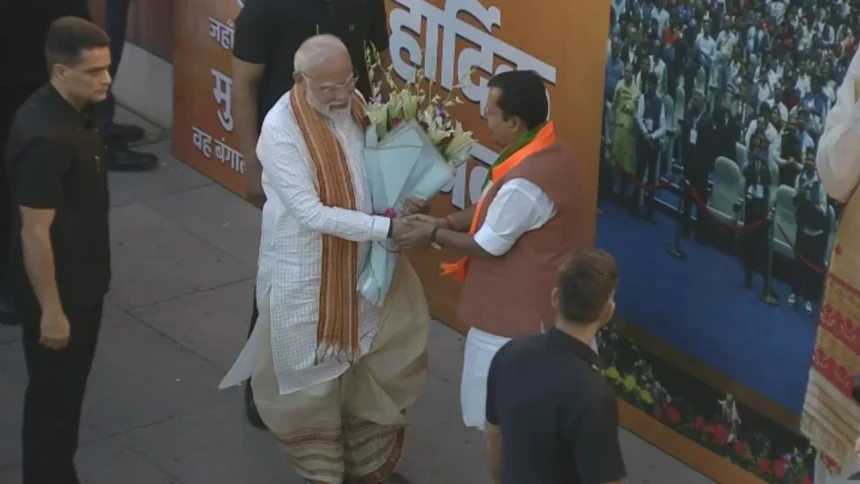 बंगाल की जीत के बाद बीजेपी मुख्यालय पहुंचे पीएम मोदी, कार्यकर्ताओं ने जोरदार नारों से किया स्वागत